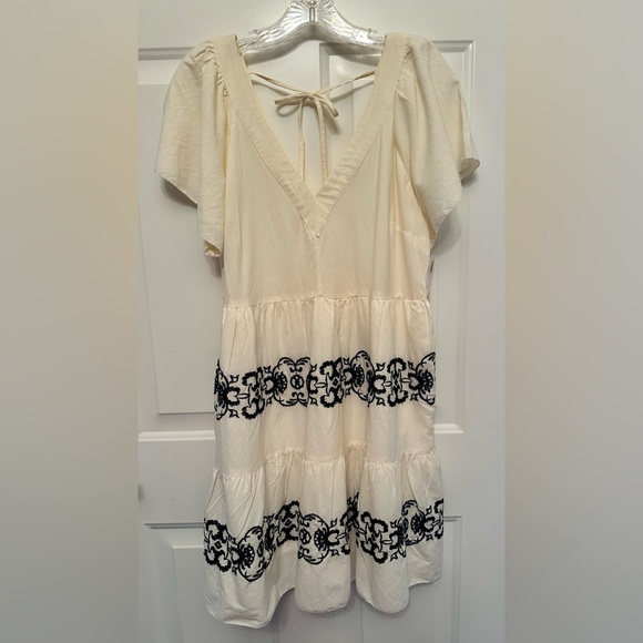 NWT Cream Embroidered Tiered Dress Size M Easter Spring Boho - Picture 9 of 9